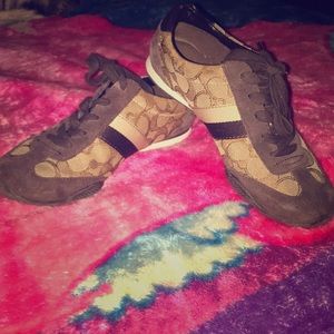 Coach shoes  comes with box  size 6